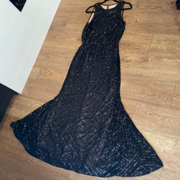 Calvin Klein size 8 black sequinned mermaid evening dress. - Picture 1 of 6
